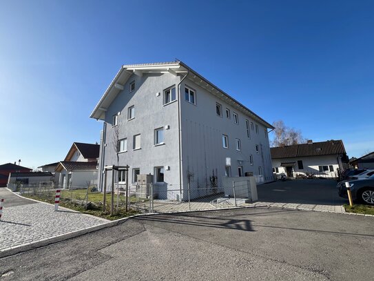 Sonnige Dachterrassenwohnung mit schöner Aussicht in ruhiger Lage