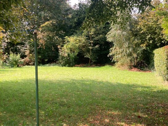 Schönes Grundstück mit aufstehendem Altgebäude in guter, zentraler Stadtlage