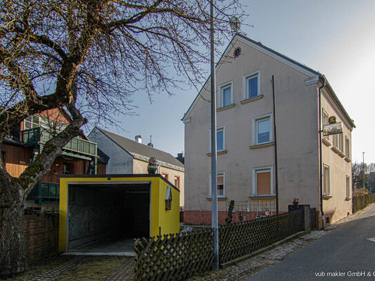 Zweifamilienhaus in Helmbrechts - zentral, aber ruhig gelegen