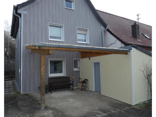 "Tiny-House" (umfassend renoviert) mit Einbauküche, Carport und kleinem Garten