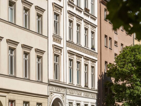 Stilvolle Maisonette-Zweiraumwohnung im historischen Altbau: Berlins beste Lage in Mitte!