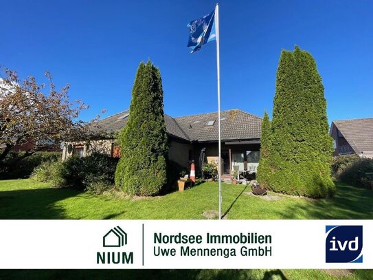 GERÄUMIGER BUNGALOW MIT GARAGE. VIEL PLATZ FÜR DIE GROSSE FAMILIE.