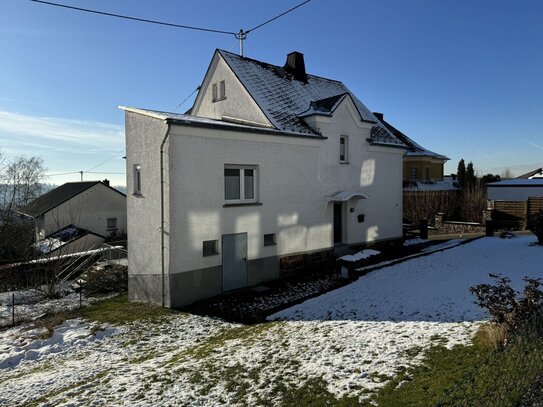 Gemütliches Einfamilienhaus mit großem Garten und Stellplatz in ruhiger Lage von Hillscheid