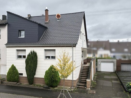 Zentral gelegenes Einfamilienhaus mit Garten und Garage in guter Lage von Lebach