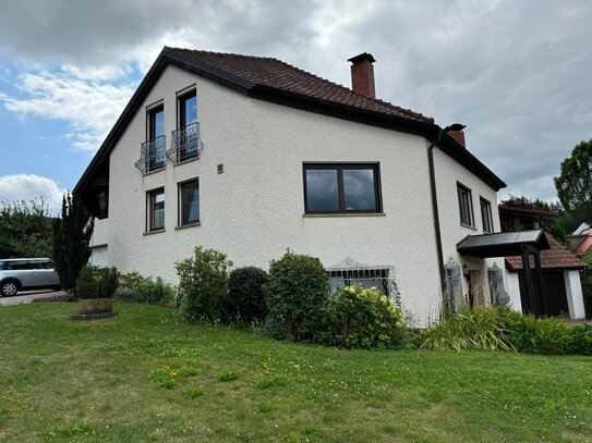 Freistehendes Architektenhaus mit Einliegerwohnung