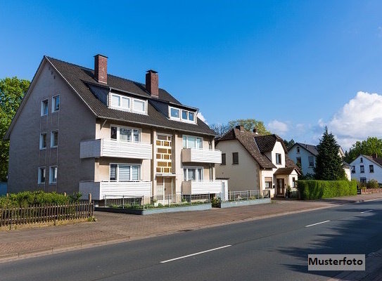 Kapitalanlage + Vierfamilienhaus und 3 Garagen +