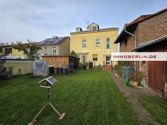 IMMOBERLIN.DE - Wunderbares Ein-/Zweifamilienhaus mit tollem Südgarten, Nebengebäuden & Ausbaupotential