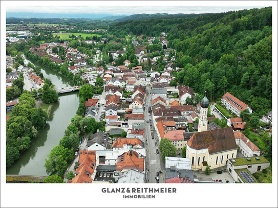 Alpenblick trifft Altstadt - Charmante Gartenwohnung auf zwei Ebenen