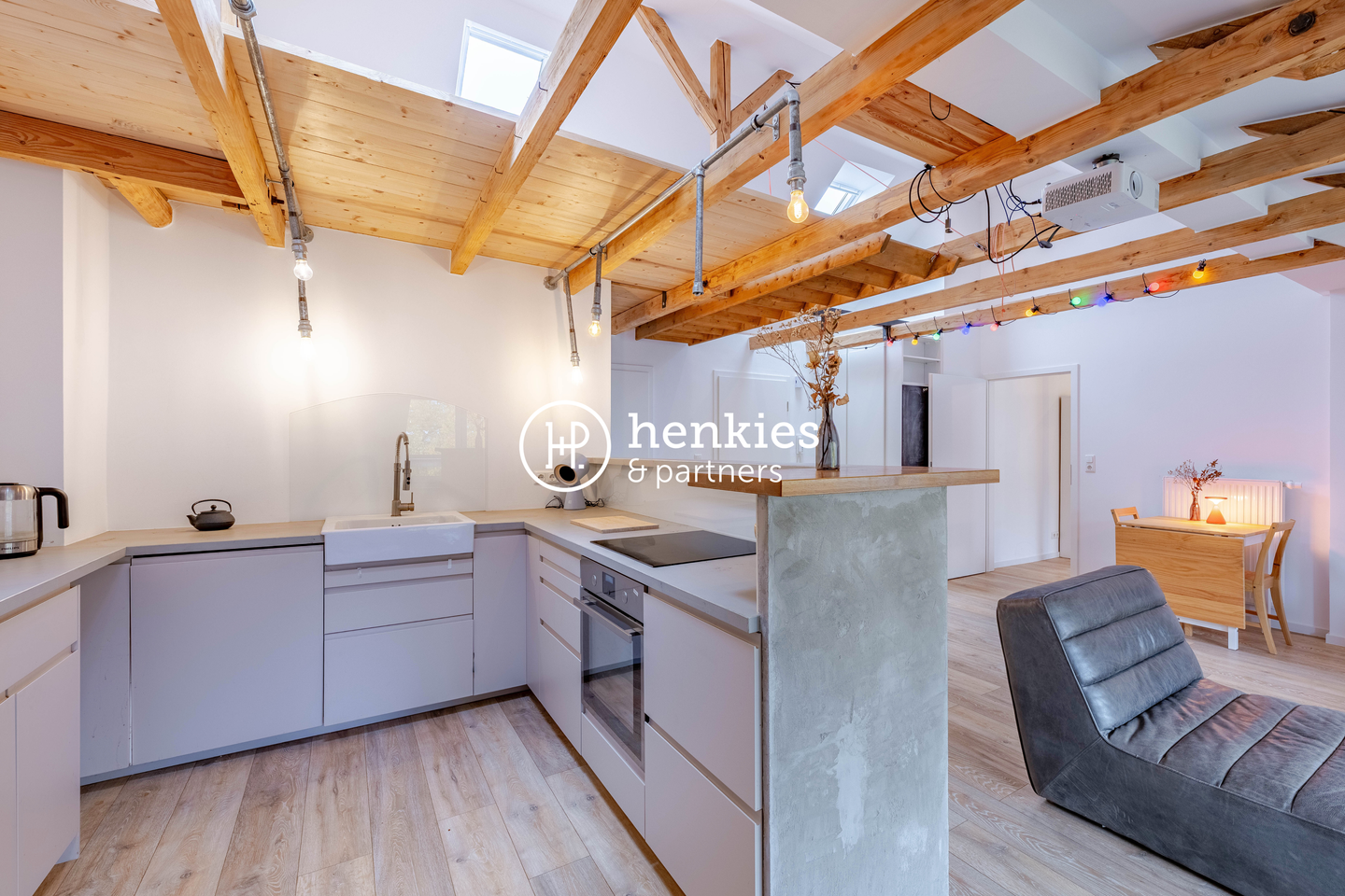 Loftfeeling bei der Apostelkirche