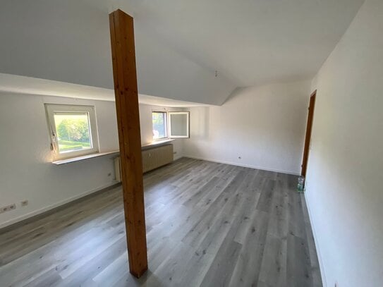 Gemütliche 2 Zimmer- Dachgeschosswohnung