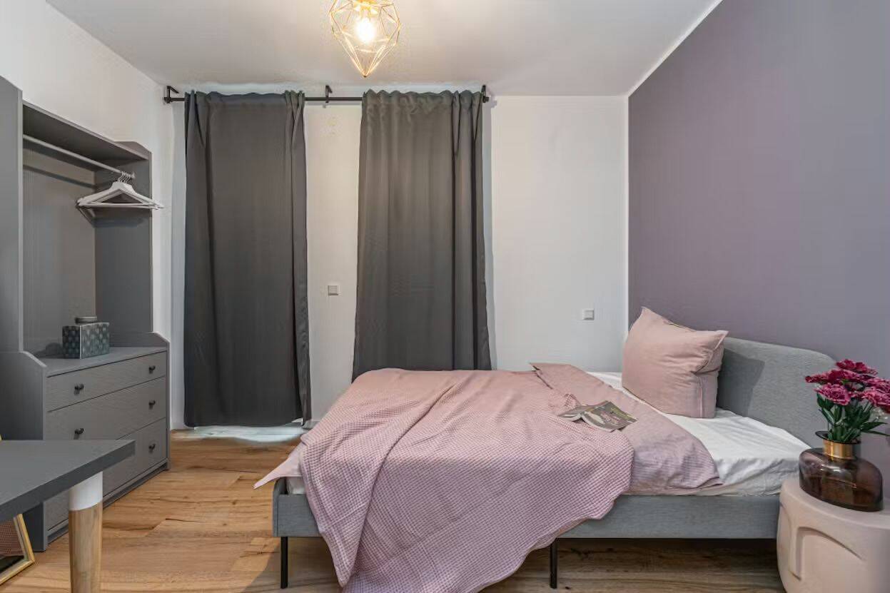 Seeking a new tenant from 3 August for flatshared room - Foto 1