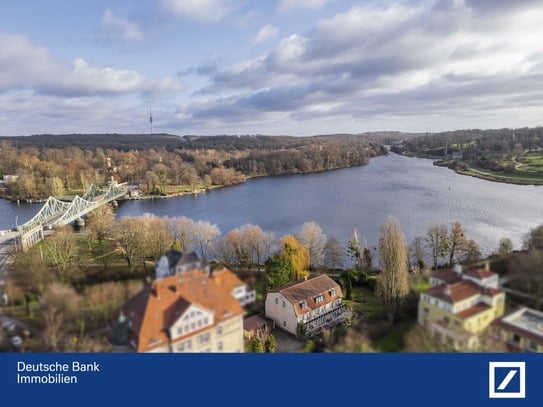 "Elegantes Reihenendhaus mit großem Garten & traumhaftem Blick auf die Glienicker Lake"