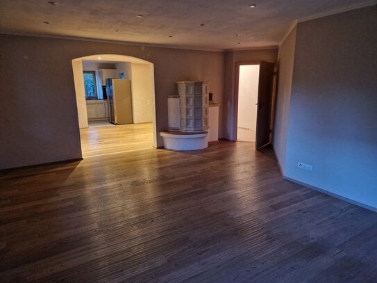 Schöne große 4 Zimmer Wohnung