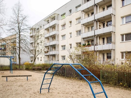 ... mit Balkon ... Küche und Bad mit Fenster ...