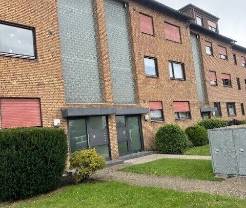 Geräumige Eigentumswohnung mit großen Südbalkon und Garage.