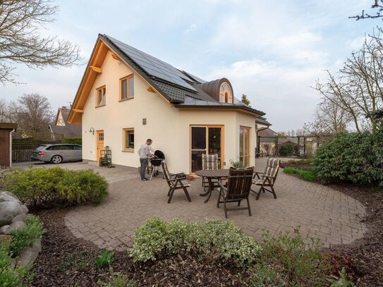 **Luxuriöses Einfamilienhaus mit Pool in ruhiger Lage bei Rostock**