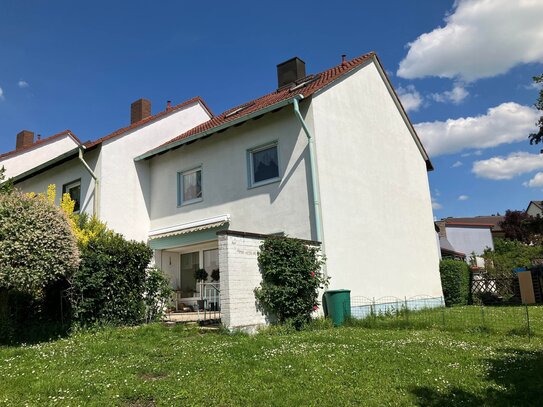 Stadtnah gelegenes Reiheneckhaus mit Keller, sonniger Terrasse, großem Garten und Garage, Grund 528m², Wohnfl. 120m²