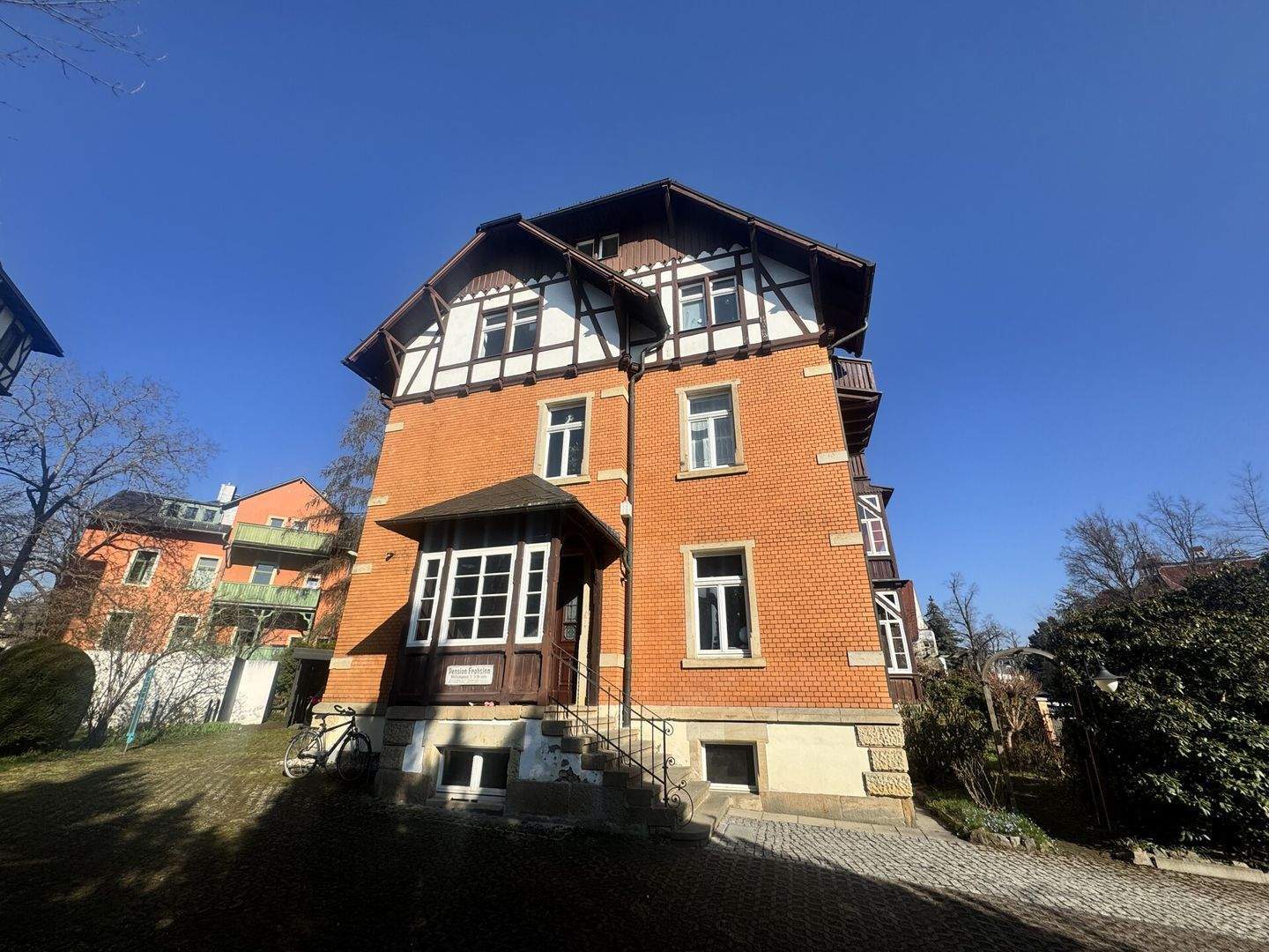 *Für Eigennutzer* 3- Zimmer Wohnung + 2 Balkons + Kamin in bester Lage von Dresden- Weißer Hirsch