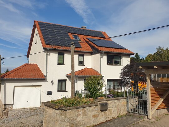 Gepflegtes Zweifamilienhaus in ruhiger, reizvoller Lage von Arnstadt, OT Angelhausen-Oberndorf zu verkaufen