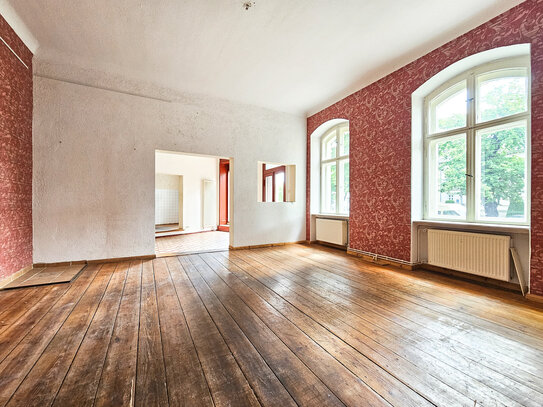 Repräsentativ geschnittene Gewerbe-/Praxisfläche im sanierten Stuckaltbau mit direktem Außenzugang Ecke Manger Straße i…