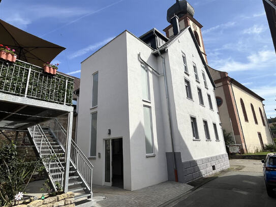 kernsaniertes Mehrfamilienhaus mit drei Wohneinheiten in zentraler Lage in der Nähe von Tauberbischofsheim