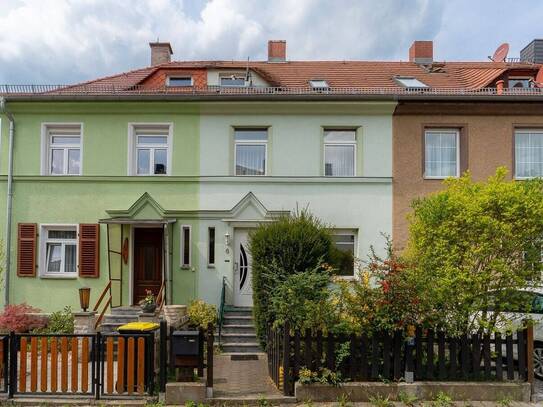 Perfekt angebunden, Kosten überschaubar - kleines Reihenmittelhaus zum selbst ausbauen.