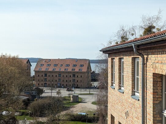 Gemütliche 4-Zimmer-Wohnung mit Seeblick und Stellplatz im Zentrum