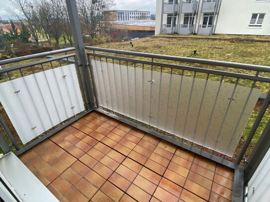 Balkon, Tiefgaragenstellplatz, Aufzug und frisch renoviert