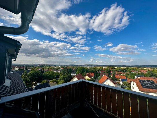 Traum vom Eigenheim verwirklichen: Charmante 3-Raum-Wohnung mit Balkon, Gartenteilfläche und eigener Garage in begehrte…