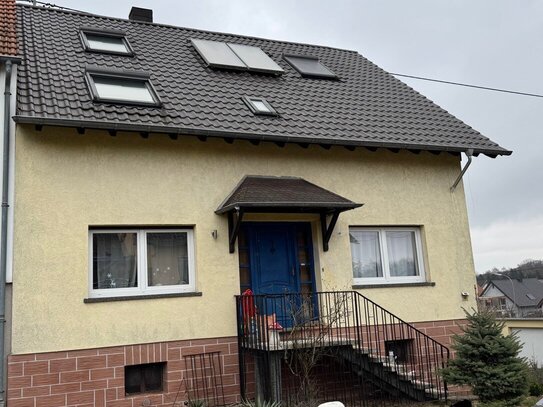 Provisionsfrei Einfamilienhaus mit Garten, Garage und Keller in schöner Lage