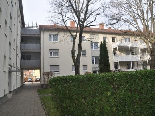 schöne 4- Zimmerwohnung mit Balkon in Neustadt