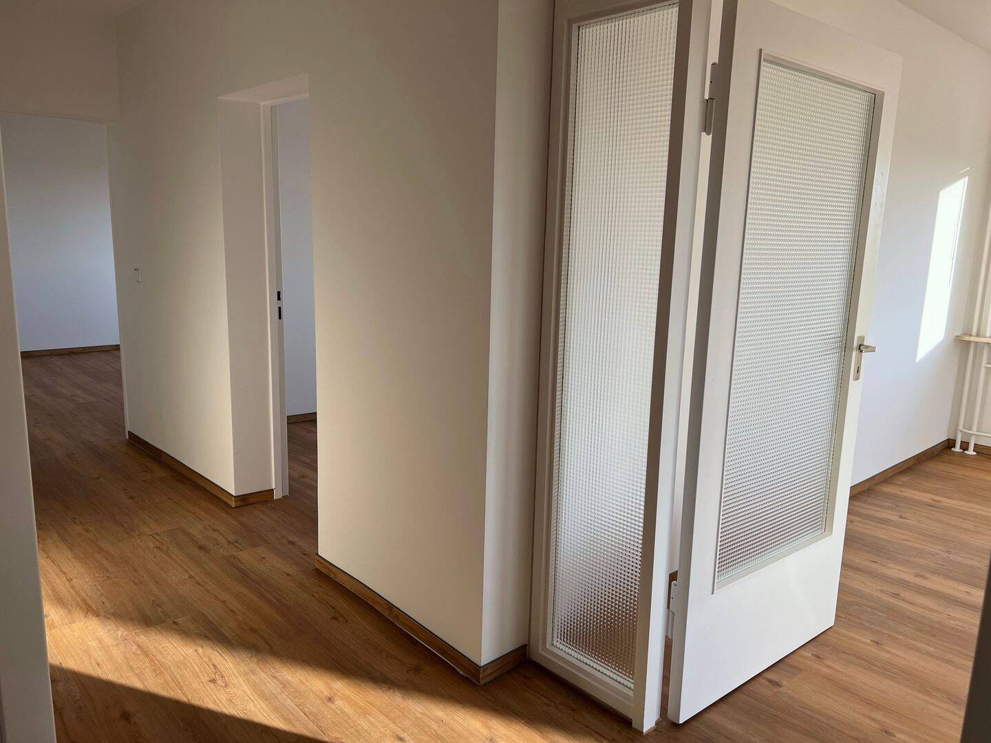 Erstbezug nach Vollmodernisierung: Lichtdurchflutete 3-Zimmer-Wohnung mit Loggia in Zehlendorf - Foto 1