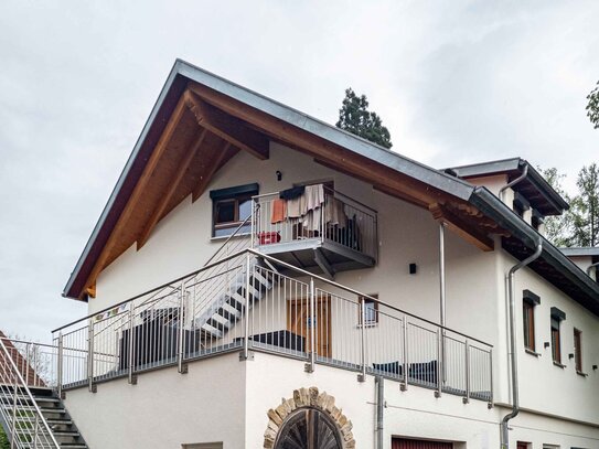 Teilmöblierte gemütliche 2-Zimmer Wohnung mit Balkon.