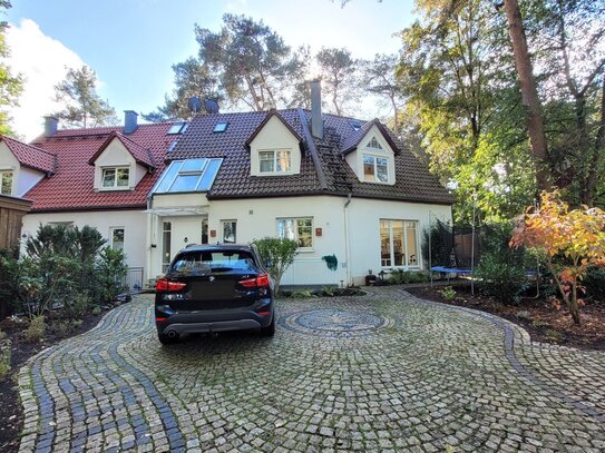 ZUHAUSE MIT URLAUBSFEELING - Doppelhaushälfte mit Garten, Hof und Carport am Dechsendorfer Weiher