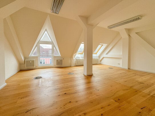 ATTRAKTIVE DACHGESCHOSSWOHNUNG | CHARLOTTENBURG | PROVISIONSFREI |