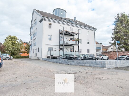 Moderne und großzügige Erdgeschosswohnung in sehr gutem Zustand mit Balkon