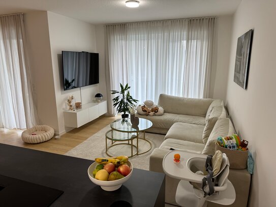 Moderne 3 Zimmer Neubau Wohnung mit Küche, Balkon und Garage