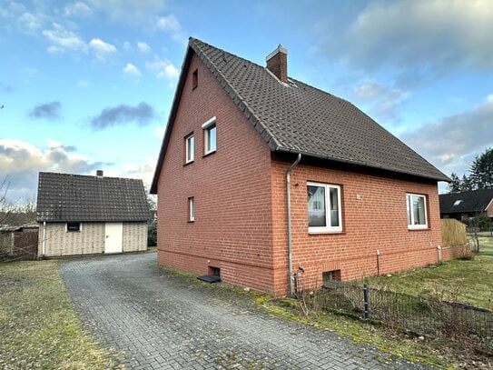 Einfamilienhaus - 1180 m² Eigentumsgrundstück