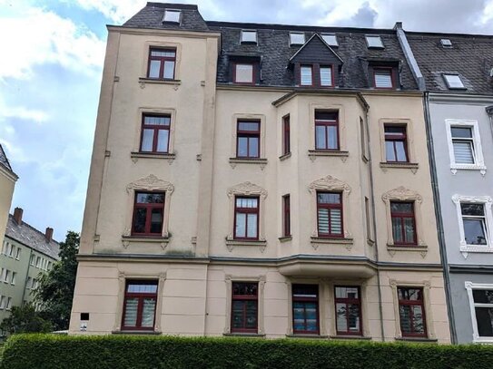 Charmante Altbauwohnung mit Balkon und Stellplatz!