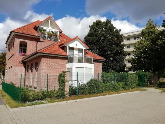 Moderne und lichtdurchflutete Wohnung mit Terrasse, Wannenbad in Einfamilienhausatmosphäre