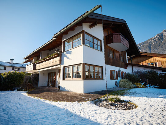 Ruhige EG-Wohnung mit 3 Zimmern und wunderbarem Bergblick inkl. Terrasse, Garten und TG-Stellplatz