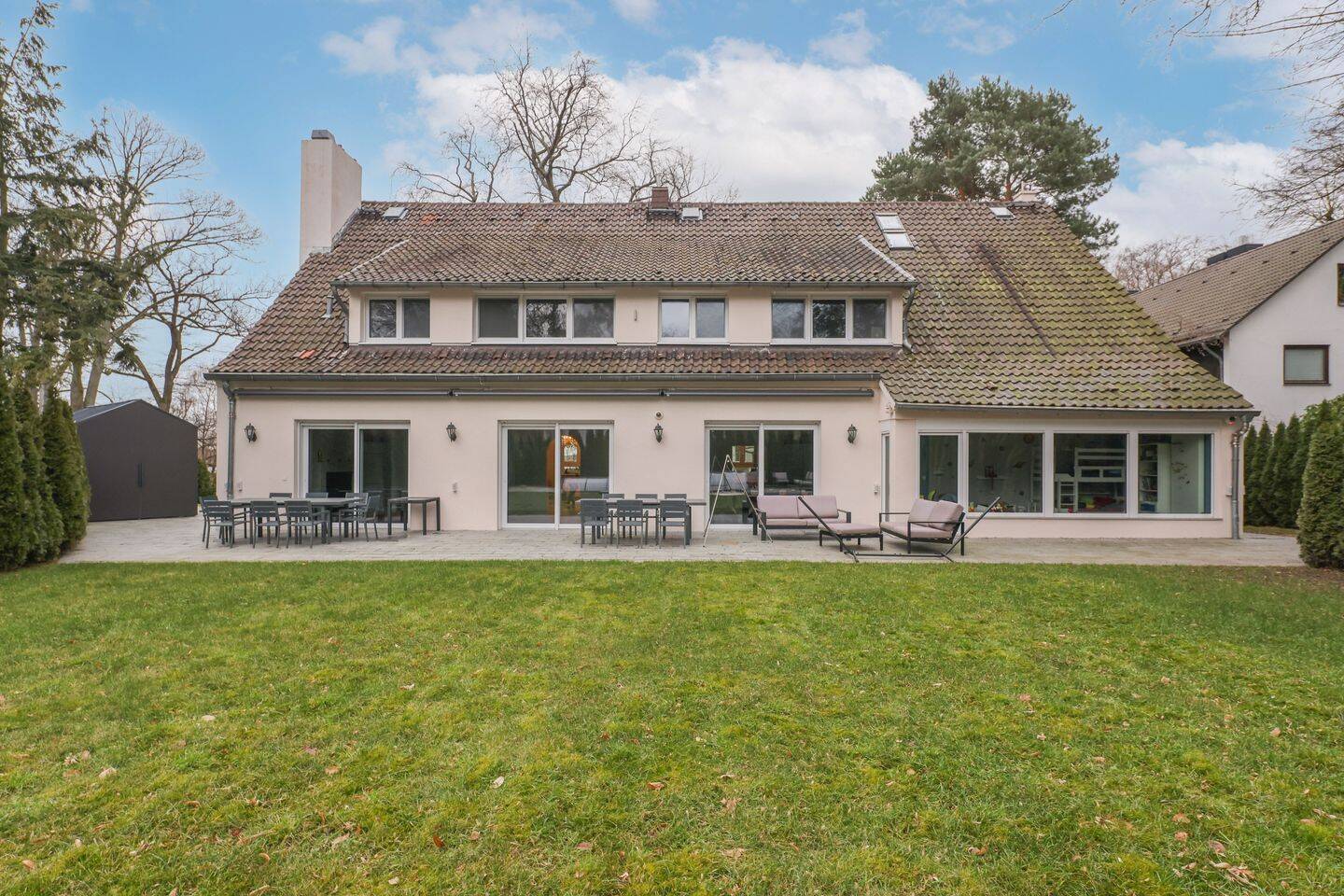 Große Familienvilla mit Seeblick - Photo 1