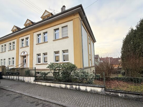 Charmante Eigentumswohnung mit zusätzlichem Zimmer im Dachgeschoss und Gartenanteil