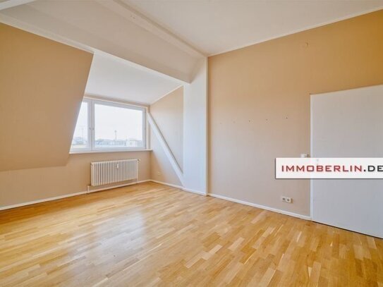 IMMOBERLIN.DE - Lichtdurchflutete Dachgeschosswohnung mit ruhiger Südterrasse & Lift nahe Akazienkiez & Winterfeldtplatz