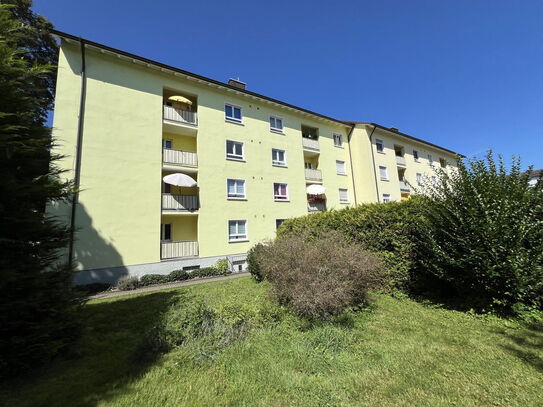 Provisionsfrei: Charmante, leerstehende 3-Zimmer-Wohnung mit Balkon & Carport in Toplage