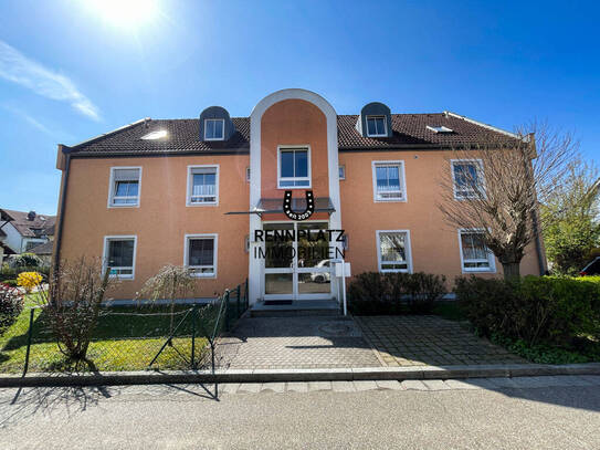Sanierte 3,5-Zimmer-Wohnung mit EBK, Terrasse und Garten in Neutraubling. Frei ab 01.08.