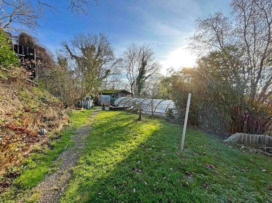 Horrem: Einfamilienhaus mit Anbauten auf riesigem Sonnengrundstück mit Pool!