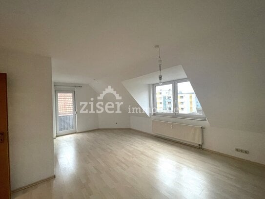 Schöne 4 Zimmer Dachgeschoss-Maisonetten-Wohnung!