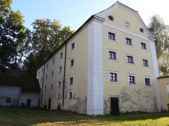 Ehem. Zehentstadel mitehem. Wirtschaftsflügel im Landkreis Passau