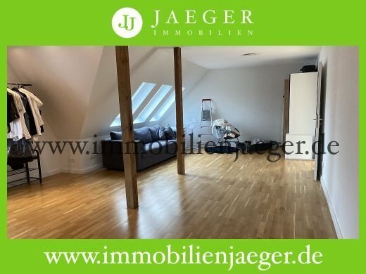 Am Saseler Markt - Modernes Dachstudio - großzügiges Loft-Wohnen mit tlw. hoher Balkendecke